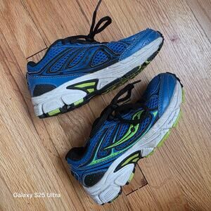 EUC Saucony Cohesion blue and lime‎ green boys athletic shoes size 11